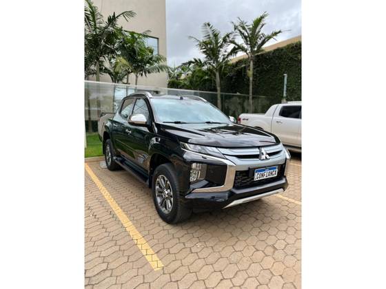 MITSUBISHI L200 TRITON 2.4 16V TURBO DIESEL SPORT HPE-S CD 4P 4X4 AUTOMÁTICO